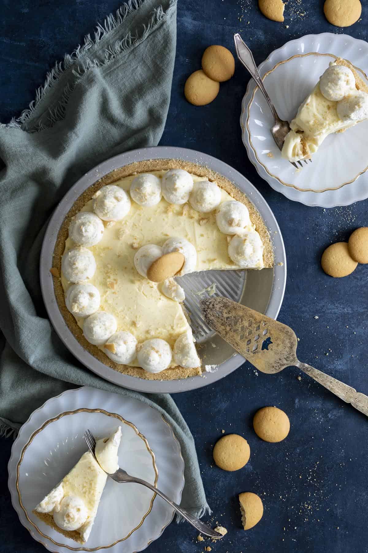 Mini banana cream pie on wildwildwhisk.com