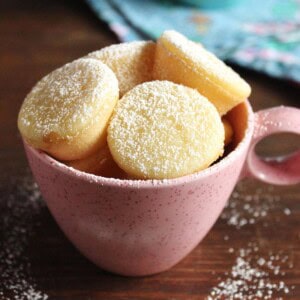 Coconut mochi in a pink mug.
