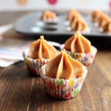 Peanut Butter Apple Pupcakes | wildwildwhisk.com