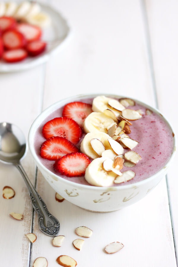 Strawberry Banana Smoothie Bowl garnished with fresh strawberries, banana and sliced almonds