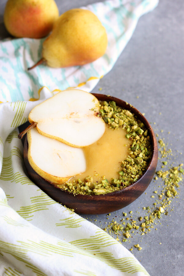 This beautiful Orange Pear Smoothie Bowl has no added sugar. It is a healthy breakfast that’s also perfect for a light mid-afternoon pick me up. | wildwildwhisk.com