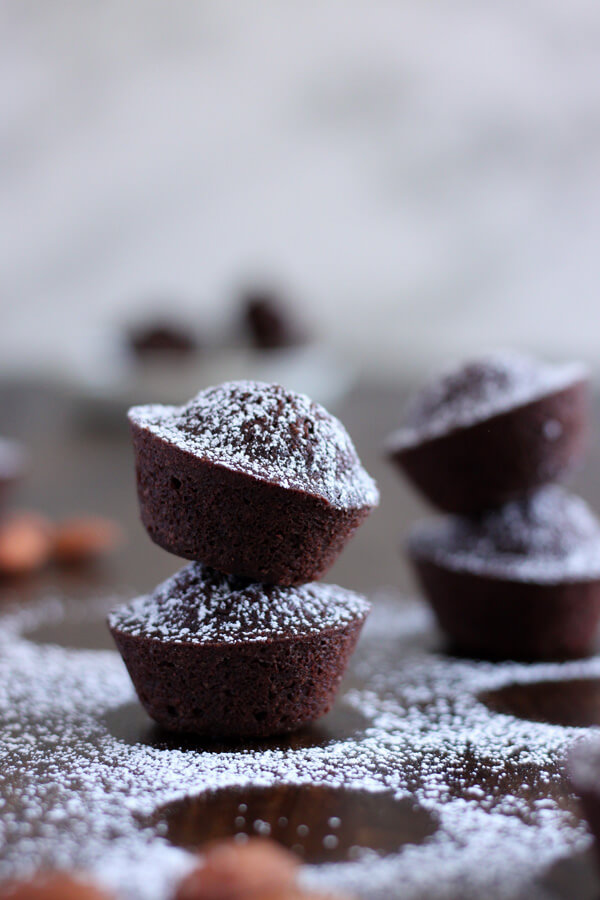 Dark Chocolate Financiers are indulgent little treats, exploding with chocolate flavor. They will satisfy any chocolate lover’s craving. | wildwildwhisk.com