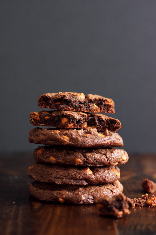 Chocolate Butterscotch Chip Cookies have just the right amount of sweet and salty. The cookies themselves are satisfyingly chocolaty, a must try for chocolate and butterscotch lovers alike. | wildwildwhisk.com #butterscotchchip #cookies