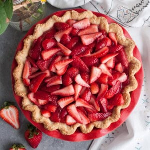 Strawberry cream cheese pie next to a white tea towel.