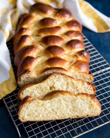 A loaf of Challah bread on a wire rack