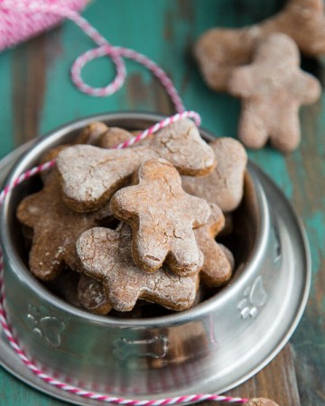 Gingerbread Dog Treats in a dog bowl