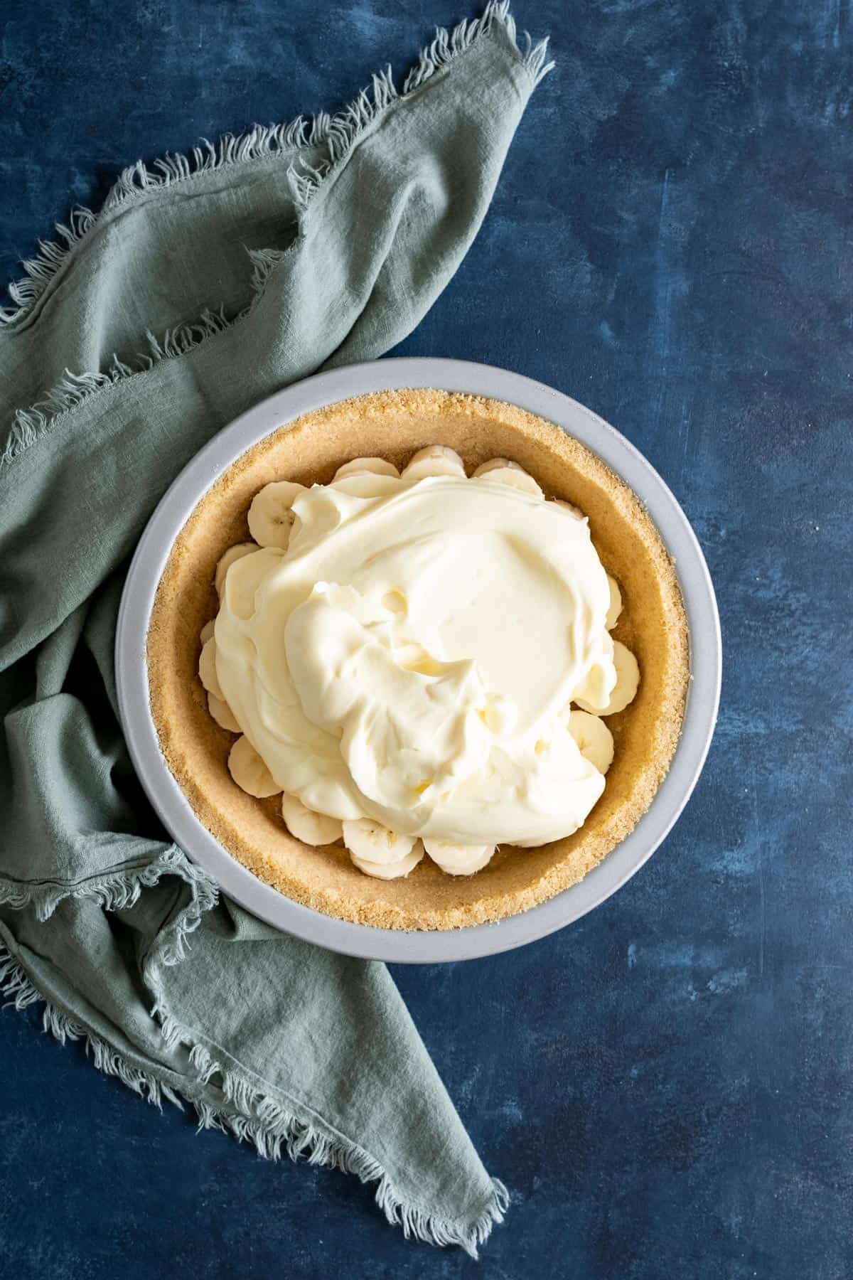A vanilla wafer pie crust with pie filling inside.